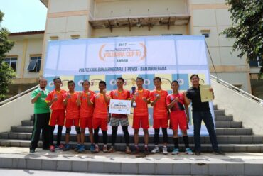 POLIBARA GELAR TURNAMEN BOLA VOLI
