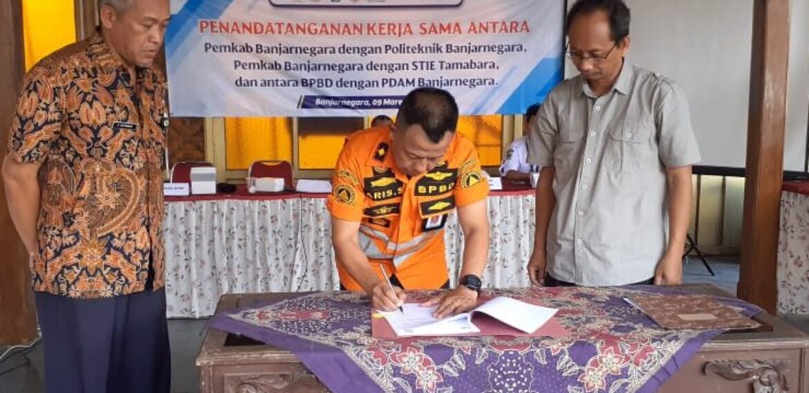 DIREKTUR POLIBARA TANDA TANGANI (MOU) KERJASAMA DENGAN BPBD BANJARNEGARA