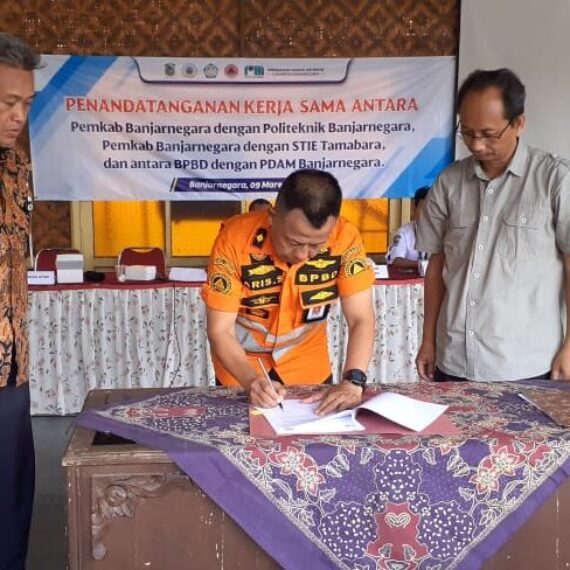 DIREKTUR POLIBARA TANDA TANGANI (MOU) KERJASAMA DENGAN BPBD BANJARNEGARA