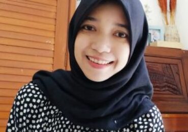 Reni Sumanti,  S.SiT., M.Keb